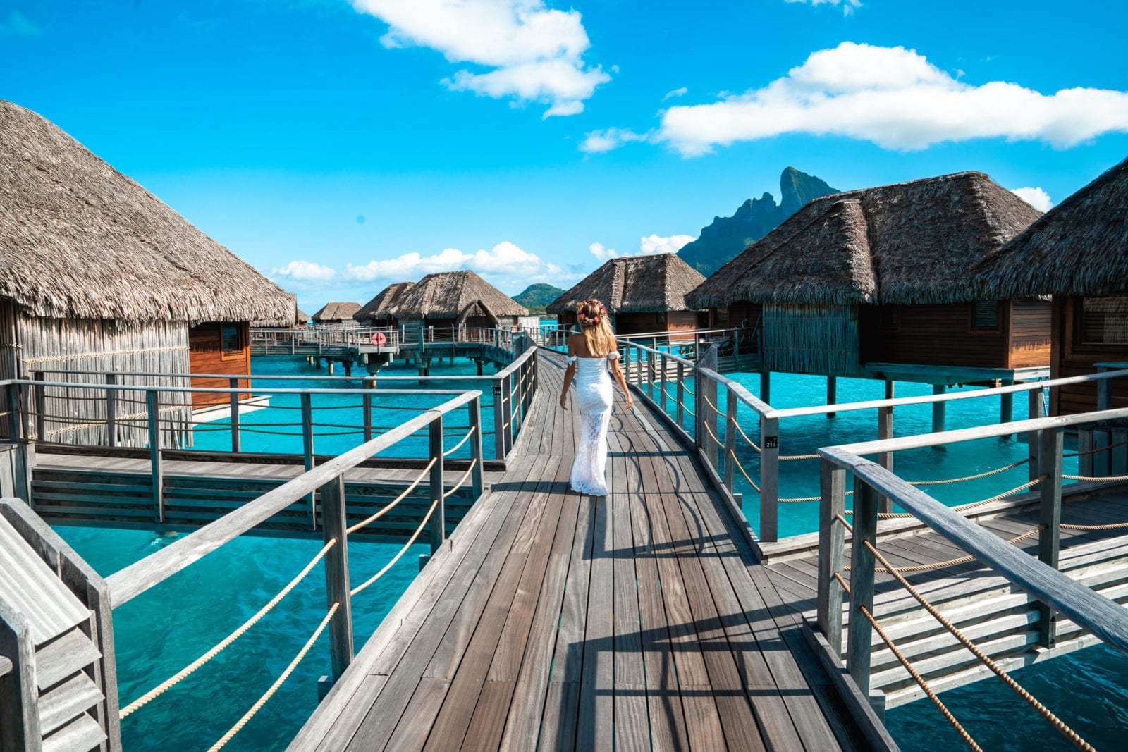 https://www.jetsetchristina.com/wp-content/uploads/2019/03/best-bungalows-overwater-bungalow-four-seasons-bora-bora-luxury-hotel-resort-honeymoon-lxue-1-scaled.jpg