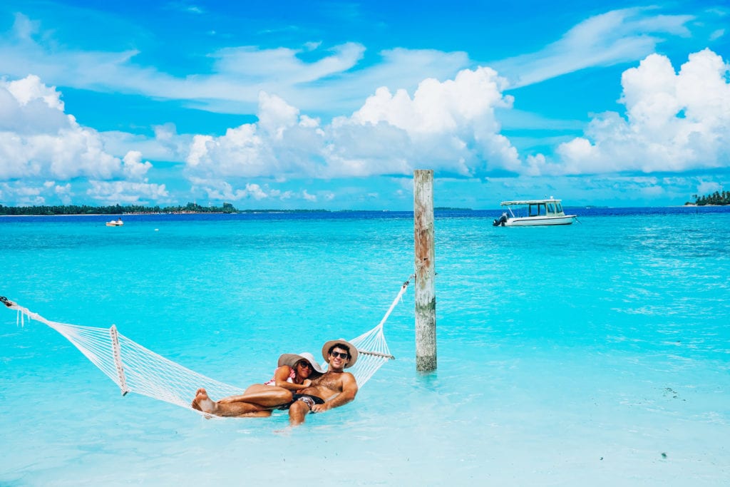 travel-couple-honeymoon-maldives-jetset-christina-influencer