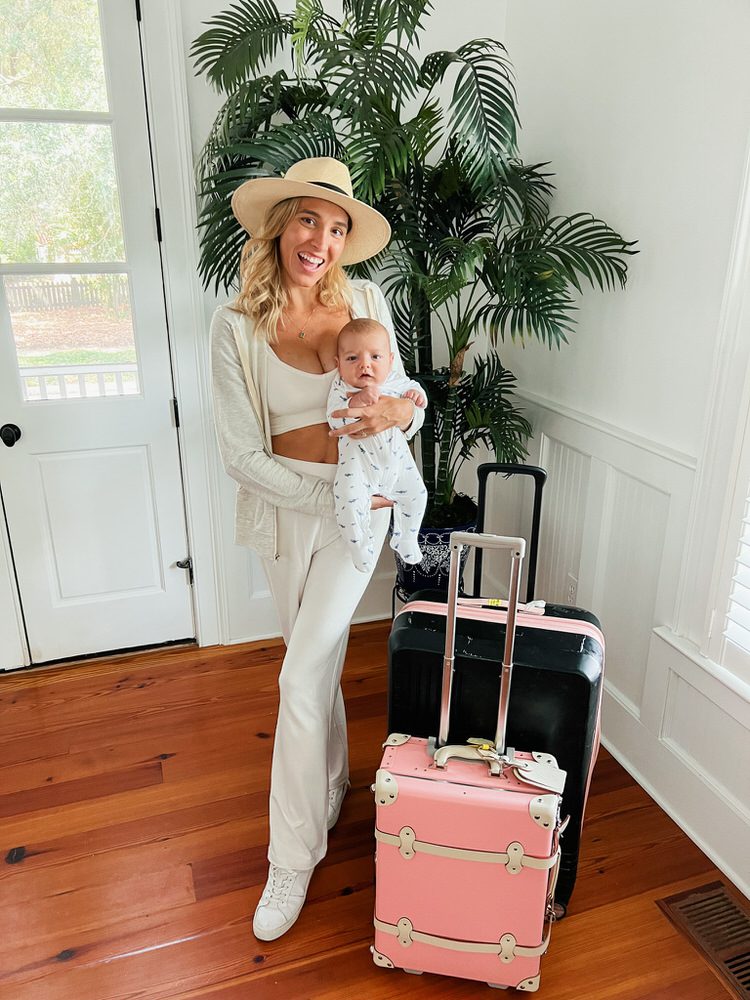 My 10 Favorite Airport Outfits to Inspire Your 2020 Travel Style (And Travel  Essentials for Jetsett…