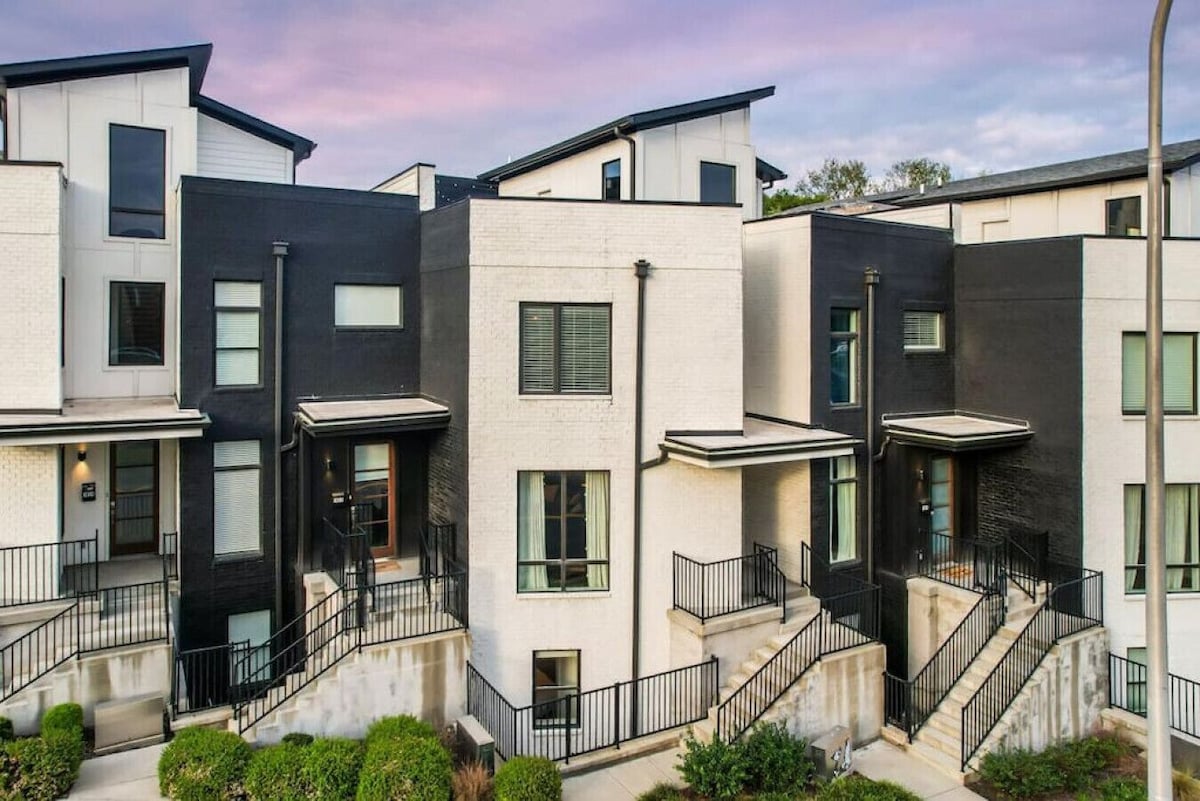 A four bedroom Nashville rental in the heart of downtown with a rooftop and game room, twelve beds